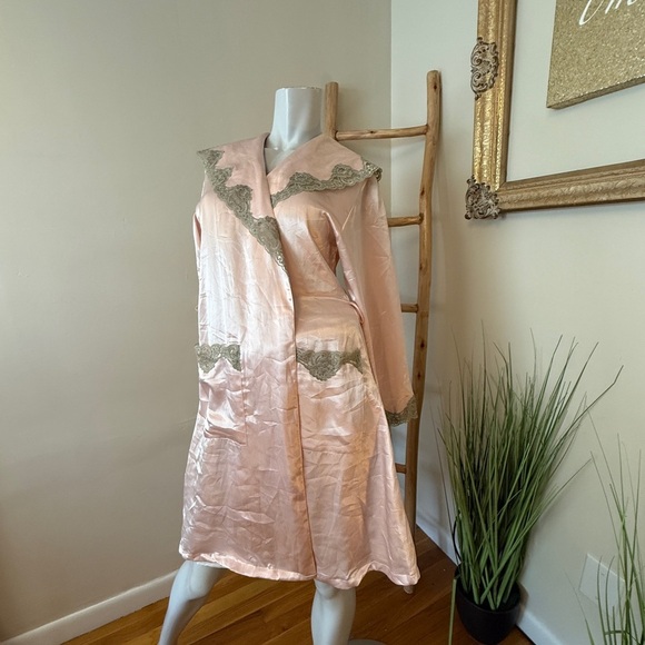 Victoria’s Secret 2nd Skin Liquid Satin Regency Robe Chantilly Lace Rare PS VTG - Picture 1 of 11